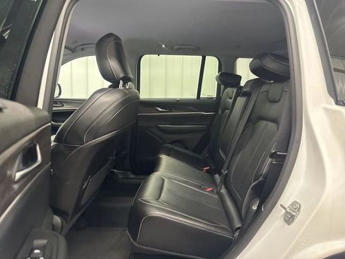 Used 2023 Jeep Grand Cherokee Limited w/ Luxury Tech Group II image 17