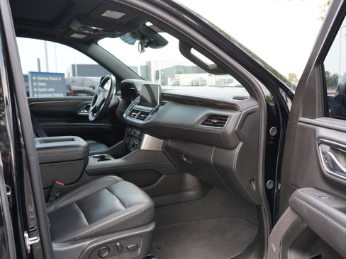 Used 2024 Chevrolet Tahoe Z71 w/ Luxury Package AWD/4WD image 10