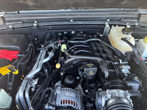 Used 2022 Jeep Gladiator Sport image 22