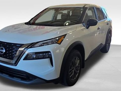 Used 2023 Nissan Rogue S image 1