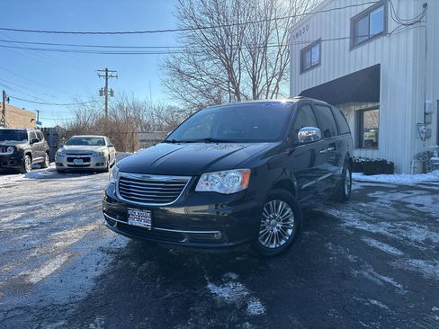 Used 2013 Chrysler Town & Country Touring-L w/ Entertainment Group #2 image 1