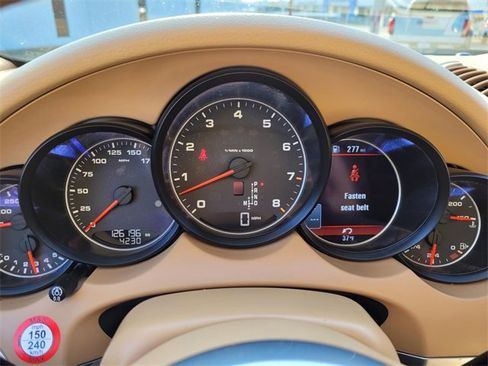 Used 2017 Porsche Cayenne Platinum Edition image 32