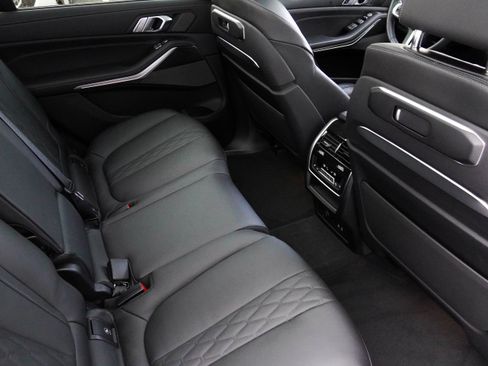 Used 2025 BMW X7 M60i image 35