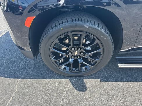Used 2023 Chevrolet Tahoe High Country AWD/4WD image 12