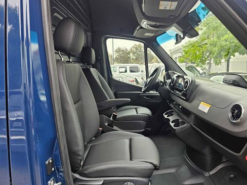 New 2025 Mercedes-Benz Sprinter 2500 image 10