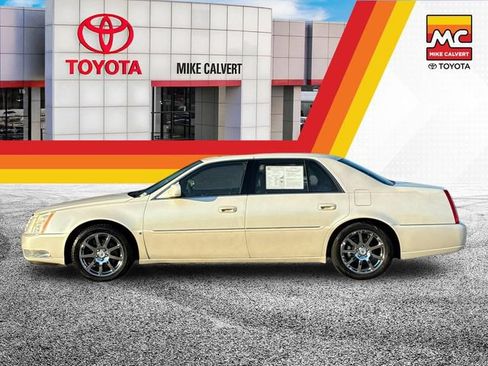 Used 2008 Cadillac DTS Performance FWD image 2