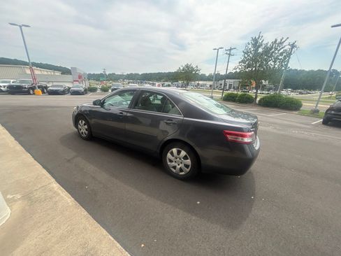 Used 2011 Toyota Camry LE FWD image 12