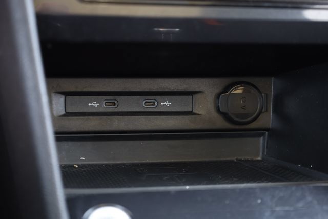 Used 2023 Volkswagen Tiguan SE w/ Panoramic Sunroof Package FWD image 21