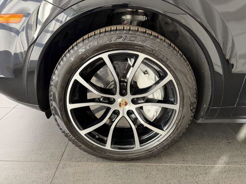Certified 2023 Porsche Cayenne Turbo image 10