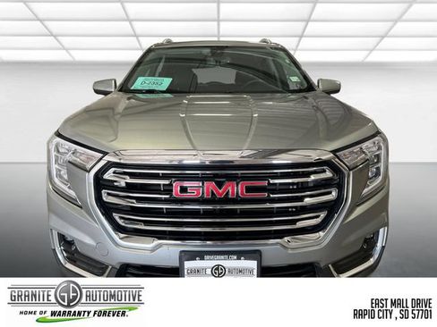 Used 2024 GMC Terrain SLT AWD/4WD image 9