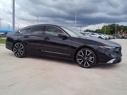 Used 2023 Honda Accord Touring image 12