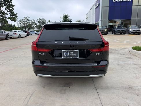 Certified 2025 Volvo V60 B5 Cross Country Plus AWD/4WD image 5