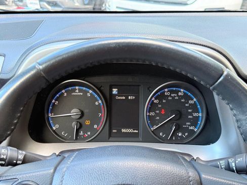 Used 2018 Toyota RAV4 XLE AWD/4WD image 38