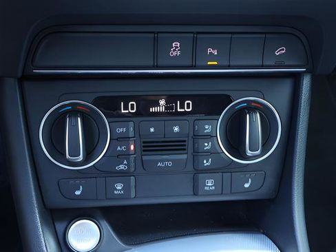 Used 2018 Audi Q3 2.0T Premium w/ Convenience Package FWD image 23