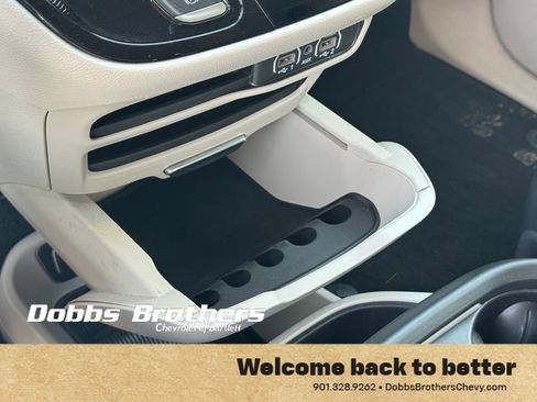 Used 2024 Chrysler Pacifica Touring-L FWD image 29