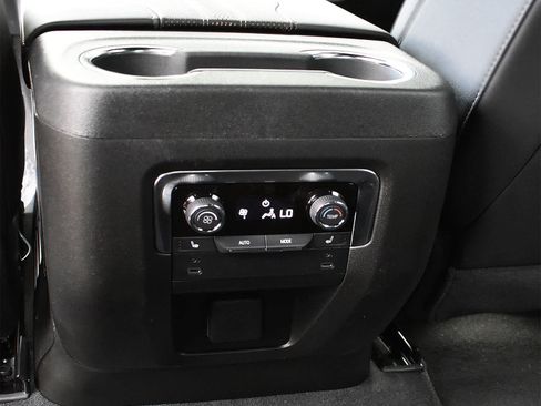 Used 2026 Chevrolet Tahoe High Country AWD/4WD image 14