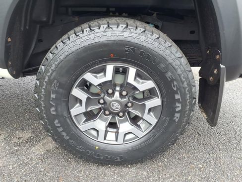 Used 2017 Toyota Tacoma TRD Off-Road w/ Tow Package (A/T) AWD/4WD image 17