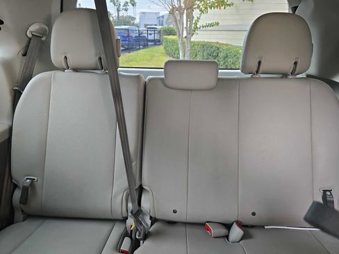 Used 2014 Toyota Sienna XLE image 11