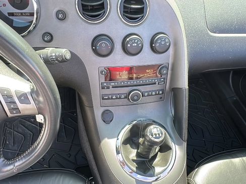 Used 2006 Pontiac Solstice Convertible w/ Premium Package RWD image 11