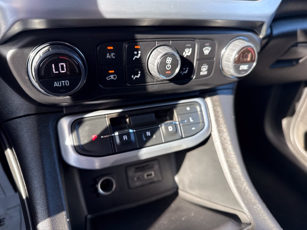 Used 2023 GMC Acadia SLT AWD/4WD image 17