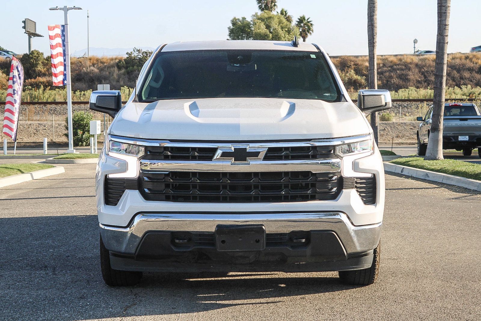 Used 2022 Chevrolet Silverado 1500 LT AWD/4WD image 2