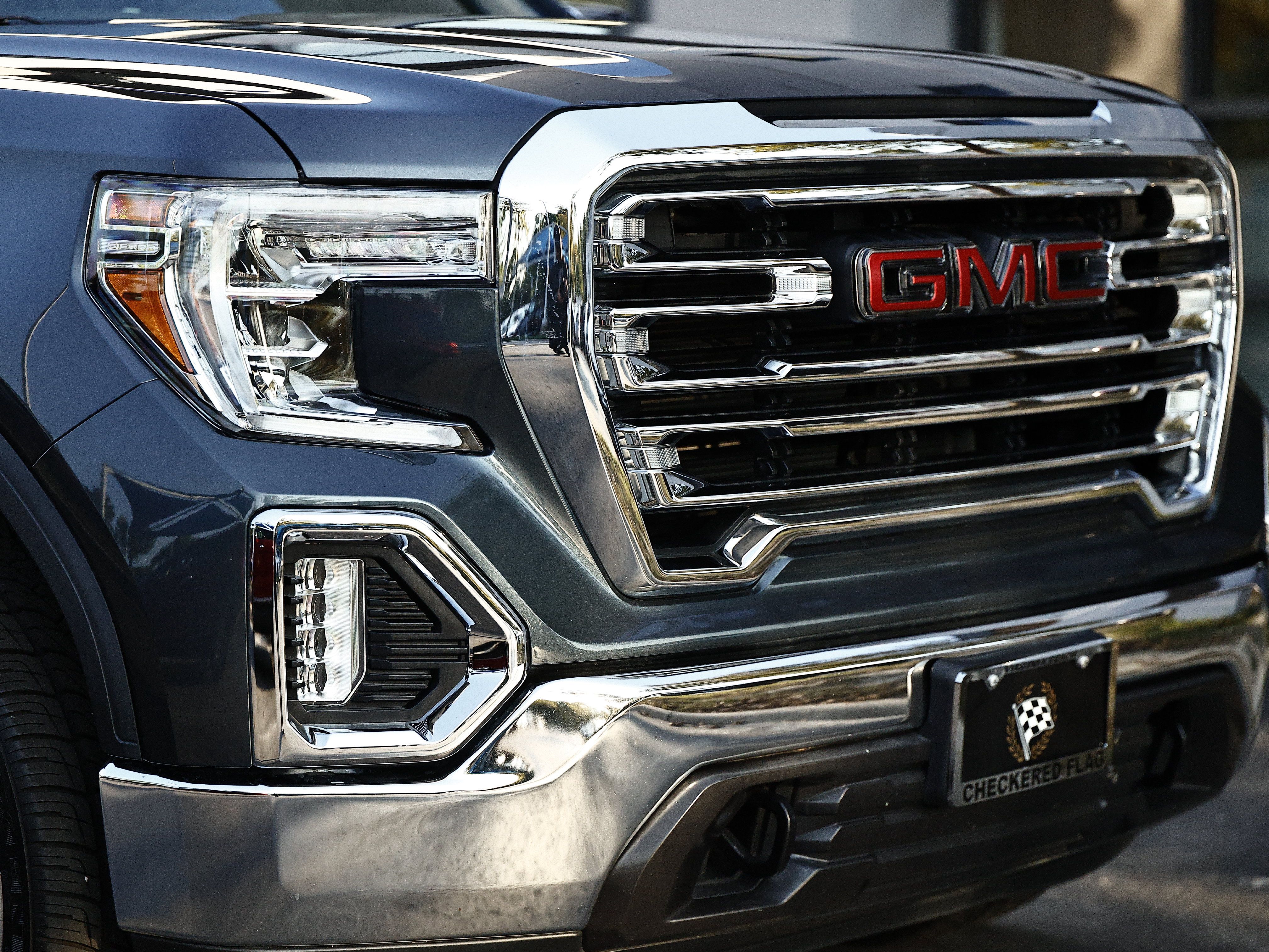 Used 2022 GMC Sierra 1500 SLT AWD/4WD image 2