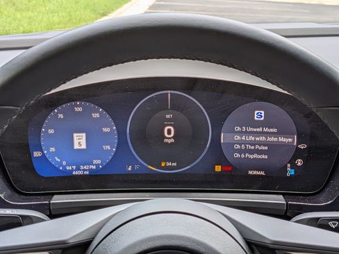Used 2025 Porsche Macan Electric RWD image 10