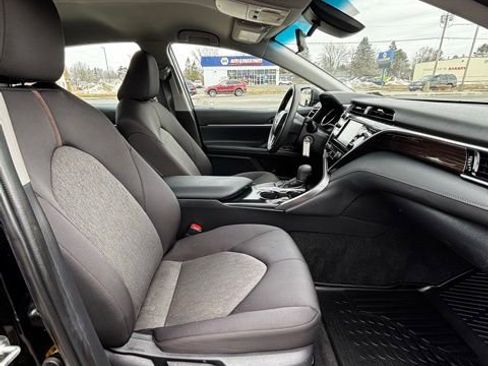 Used 2018 Toyota Camry LE image 13