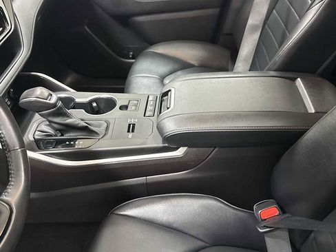 Certified 2022 Toyota Highlander XLE image 22