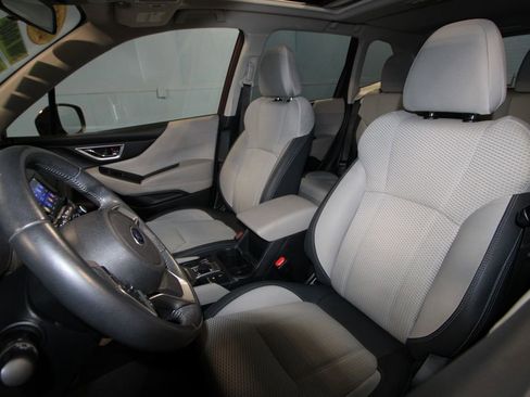 Used 2023 Subaru Forester Premium image 4