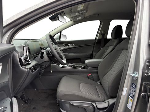 New 2025 Kia Sportage LX image 9