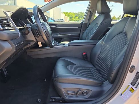 Used 2023 Toyota Camry SE FWD image 10