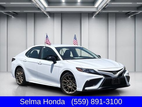 Used 2024 Toyota Camry SE FWD image 1