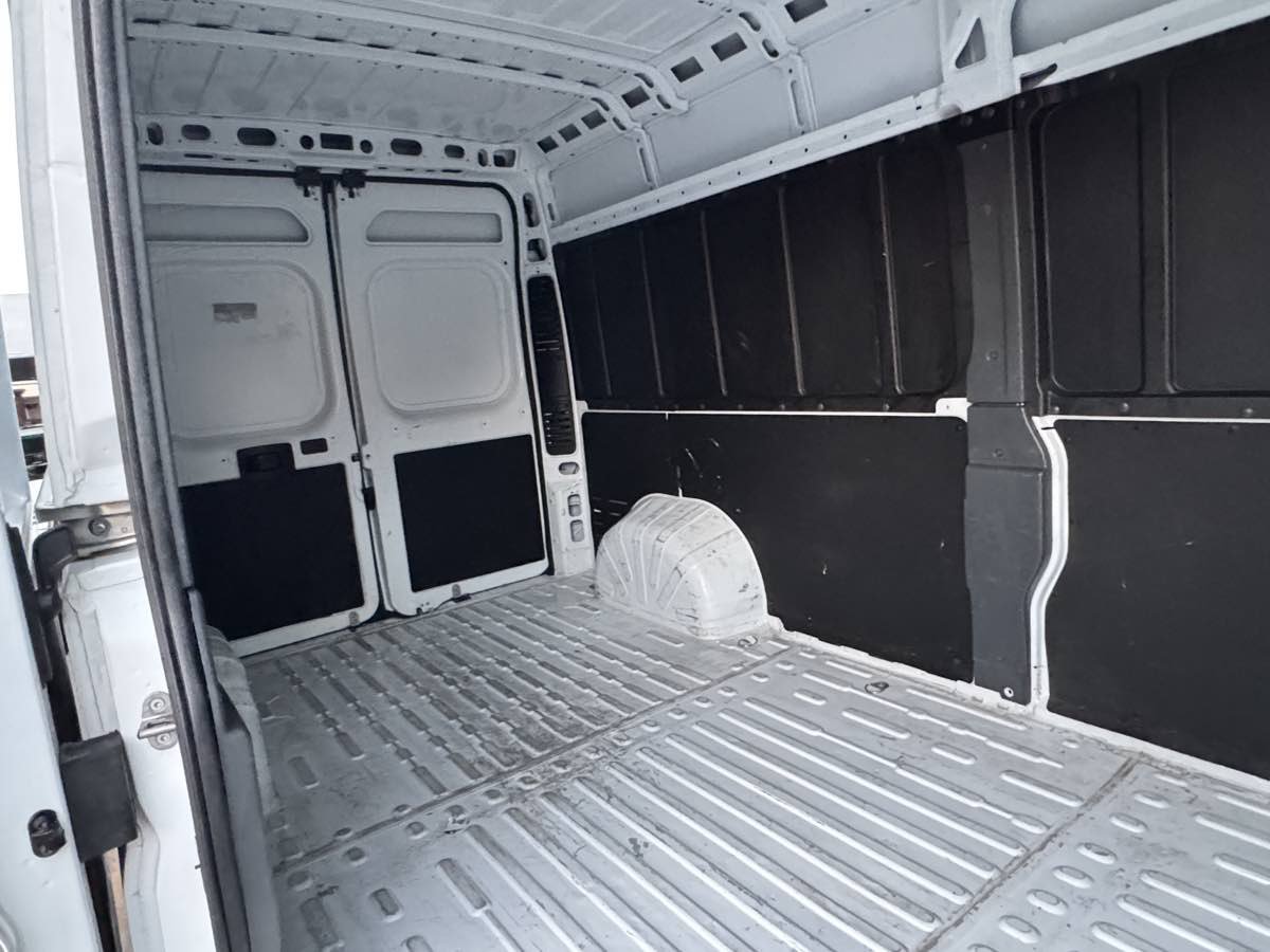 Used 2025 RAM ProMaster 2500 w/ Convenience Group FWD image 18