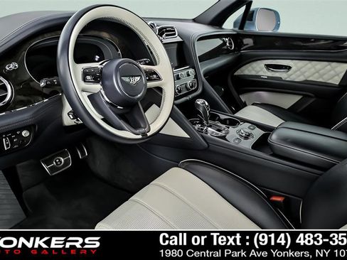 Used 2021 Bentley Bentayga image 22