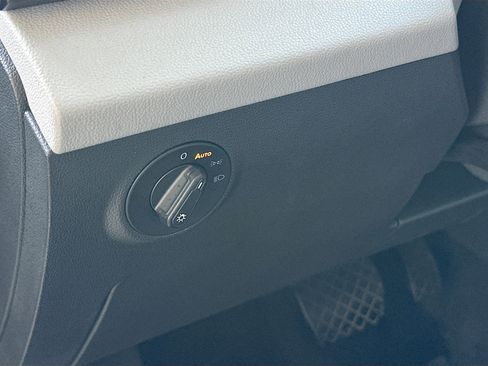 Used 2023 Volkswagen Taos SE image 10