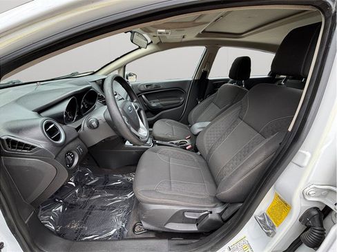 Used 2018 Ford Fiesta SE w/ Equipment Group 201A FWD image 2