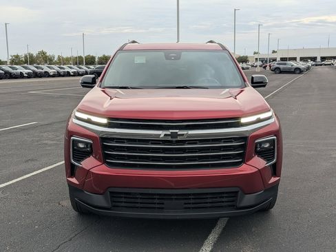 Used 2025 Chevrolet Traverse LT w/ Sun and Wheel Package image 9