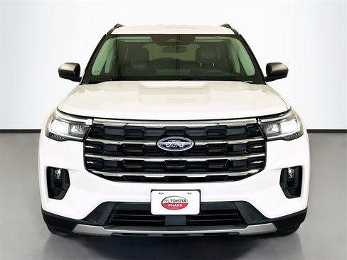 Used 2025 Ford Explorer Active w/ Active Comfort Package image 2