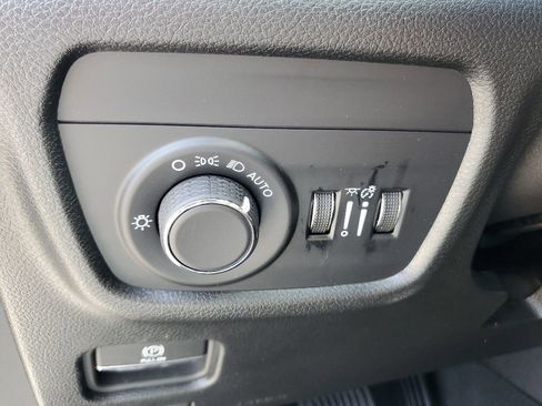 Used 2024 Jeep Grand Cherokee Altitude AWD/4WD image 11