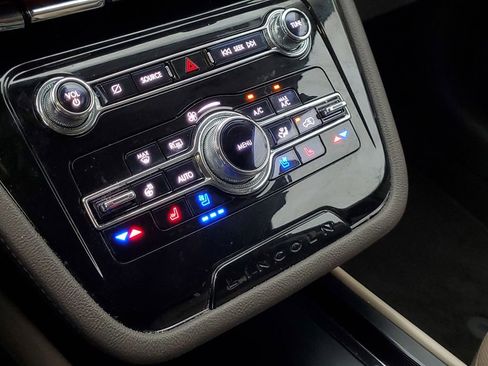 Used 2021 Lincoln Corsair Reserve image 26