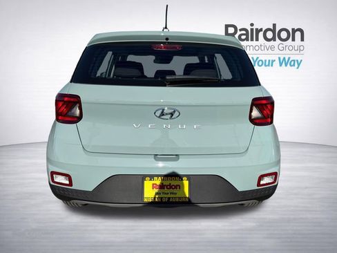 Used 2025 Hyundai Venue SE FWD image 7