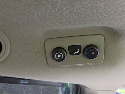 Used 2011 Toyota Sienna LE FWD image 39