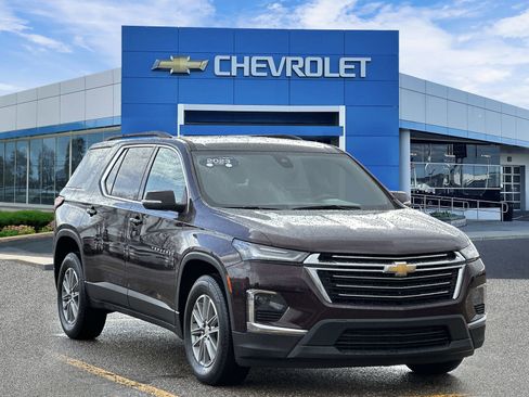 Used 2023 Chevrolet Traverse LT w/ Rear Camera Mirror Package image 6