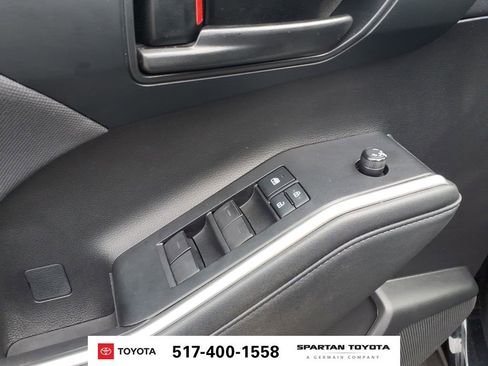 Used 2022 Toyota Highlander LE AWD/4WD image 16