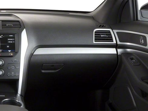 Used 2013 Ford Explorer XLT FWD image 16