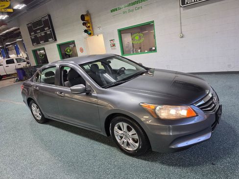 Used 2011 Honda Accord LX-P image 4