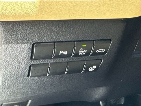 Used 2016 Lexus NX 300h AWD image 29