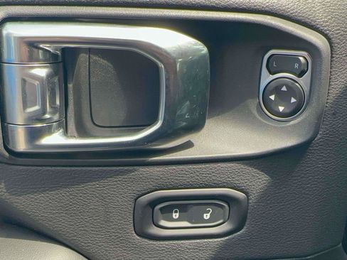 Used 2025 Jeep Wrangler Unlimited Sahara AWD/4WD image 14
