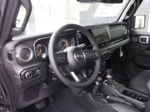 New 2026 Jeep Gladiator Sahara image 14